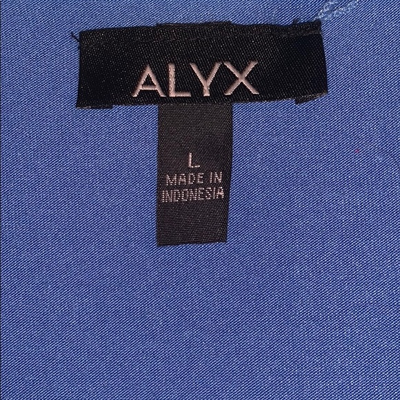 A Blouse - Picture 3 of 4